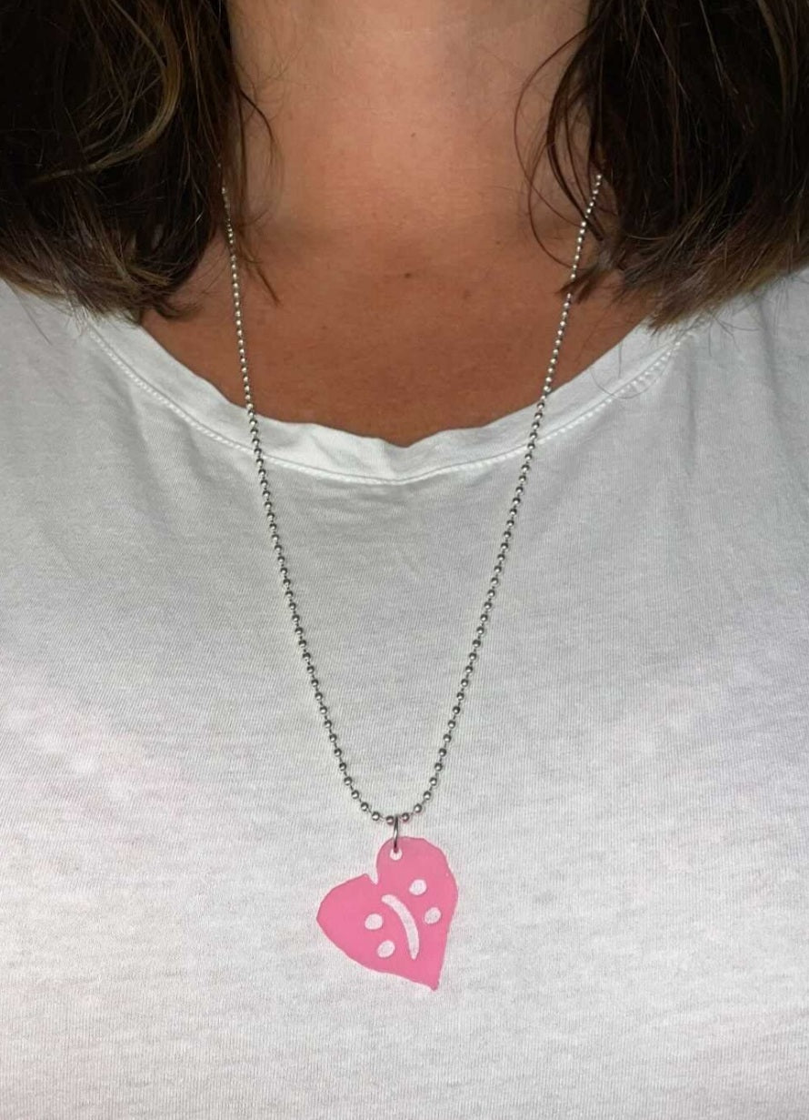 Halsband litet uppochner hjärta