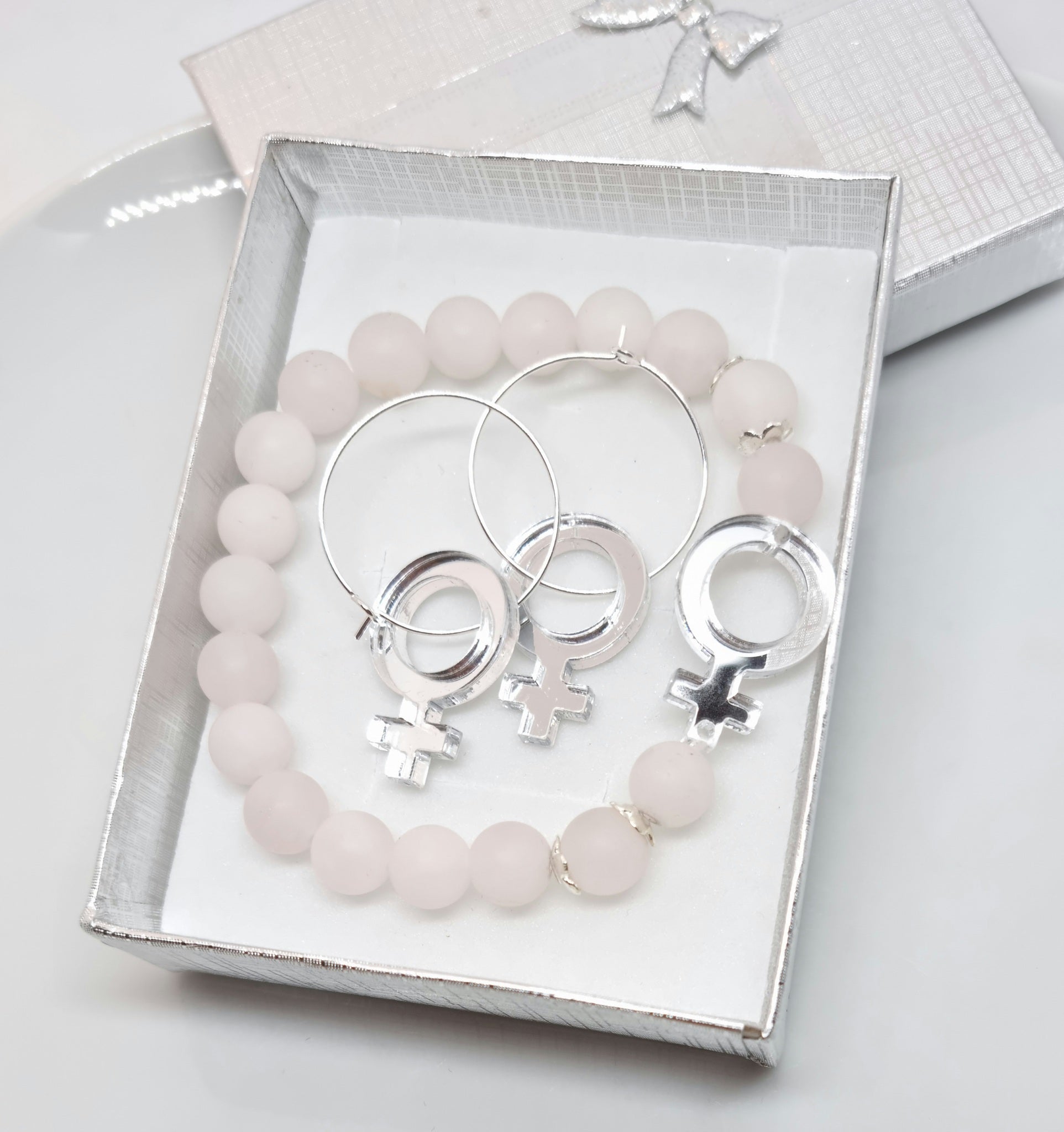 Silvervenus med frostad Rosenkvarts