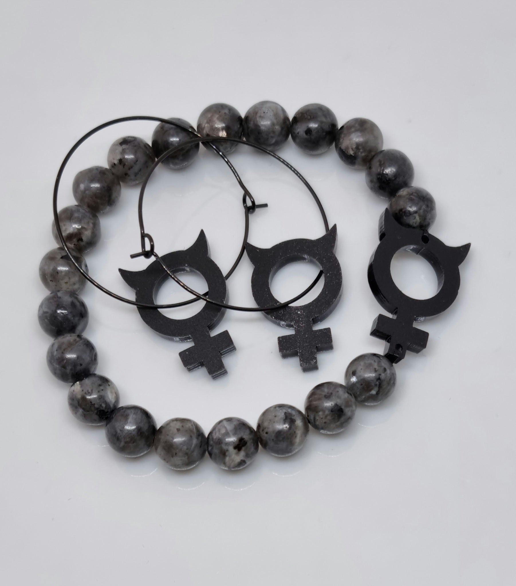 Svart Honjävel med Labradorite