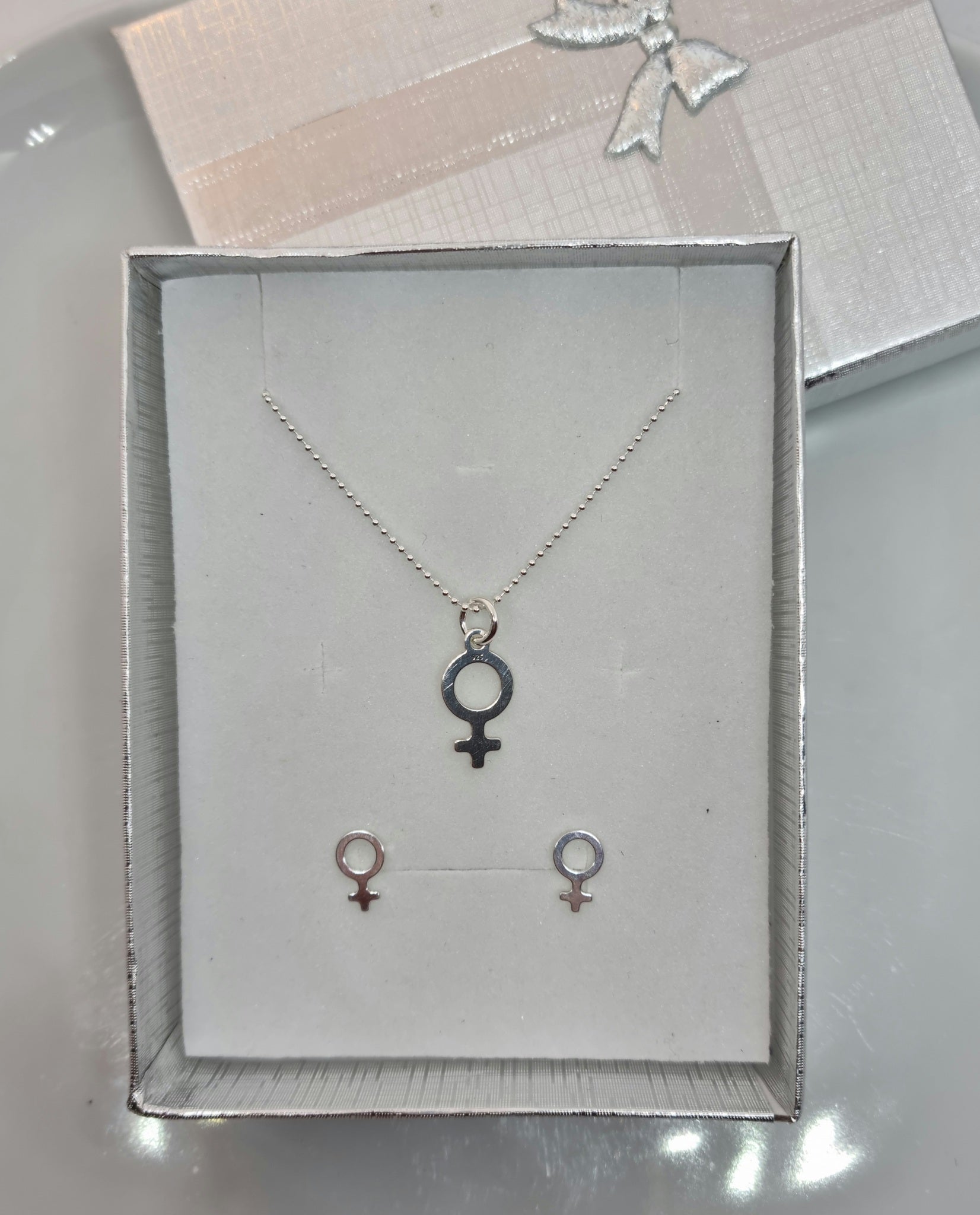 Set med halsband och örhängen, Silver